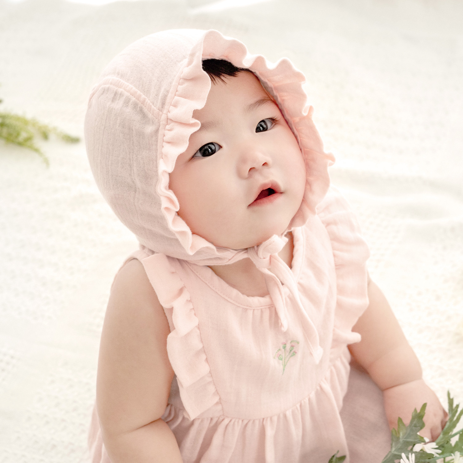 Bamboo Crinkle Gauze Creamy Flower Baby Bonnet